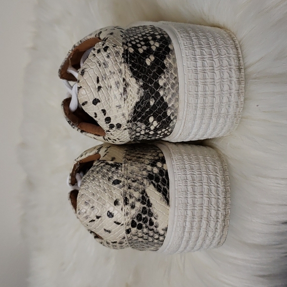 Steve Madden Oleta PU Leather Snakeskin Sneakers Coated Leather Womens Summer - Picture 8 of 12